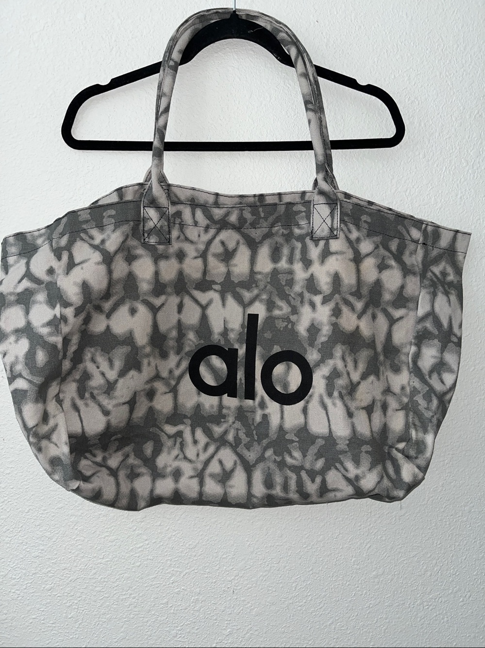 ALO Yoga Gray & White Tie-Dye Canvas Tote bag
100% cotton
